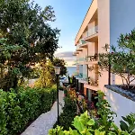 Wave & Wellness Free Parking Apartment