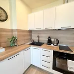 Apartment Wave & Wellness Free Parking
