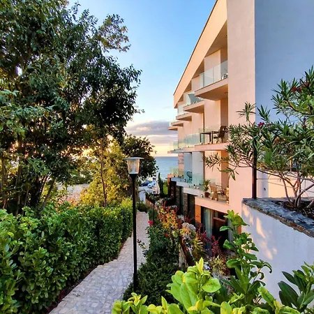 Wave & Wellness Free Parking Apartment