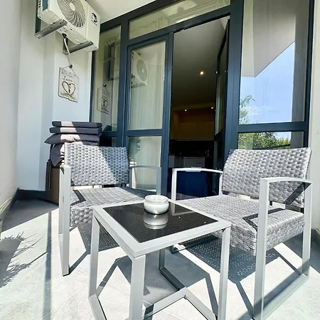 Wave & Wellness Free Parking Apartment